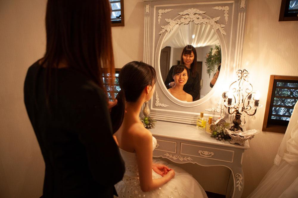 bride mirror img